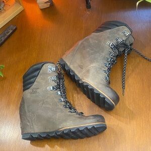 Sorel Joan of Arctic Wedge Booties dark grey and black